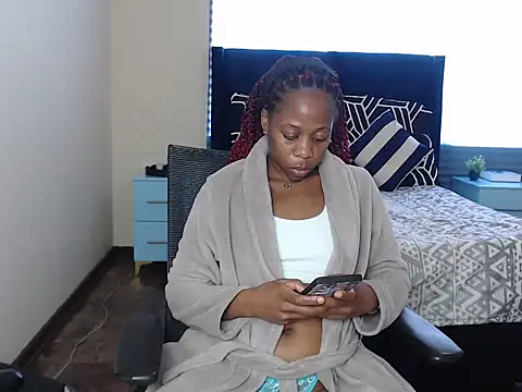 queenmandyy (F young) - .
