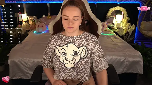 Watch FoxyShy live on EroticFlix - High definition streams