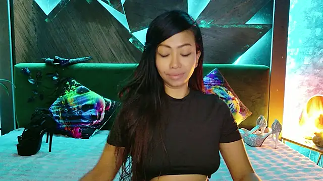 Watch ElyaQuinn live on EroticFlix - High definition streams