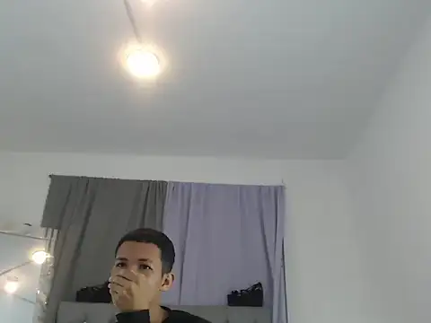 PhillipCox live cam on StripChat