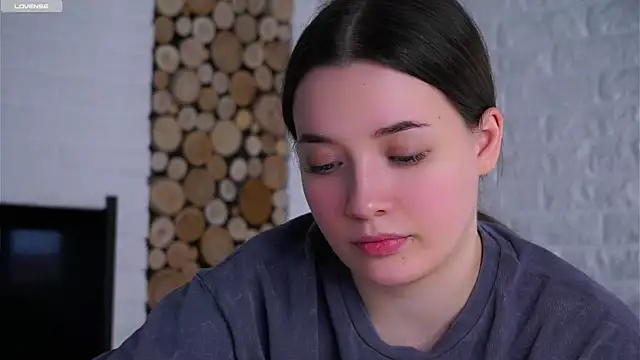 lowoncoming (F young) - juicy Lucy nipples massage