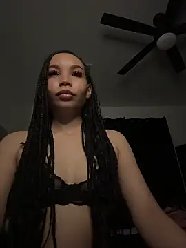 nikkiloveee webcam