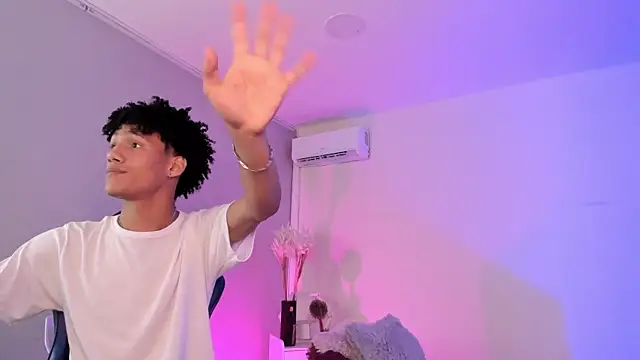 noahbull19 (M twink) - show cum+aceite