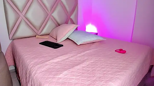 Watch shaira-07 live on EroticFlix - High definition streams
