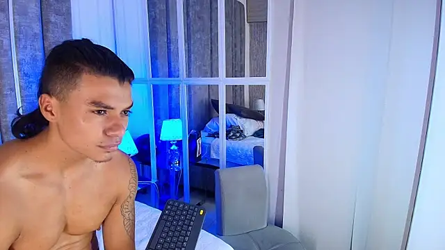 LycanMushu webcam