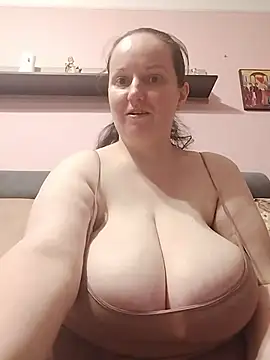 BustyLadyAlma webcam