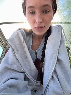 -missbehaving- (F teen) - long nipples flash 🙌