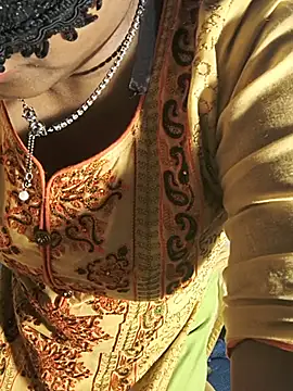 DIRTYSECRET_QUEEN_07