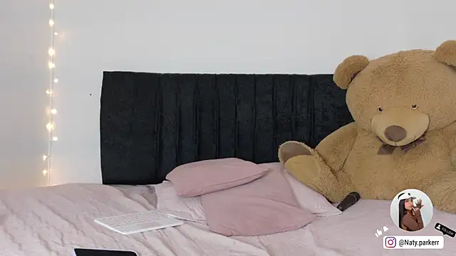 Watch Natashaparker__ live on EroticFlix - High definition streams
