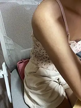Mina048 webcam