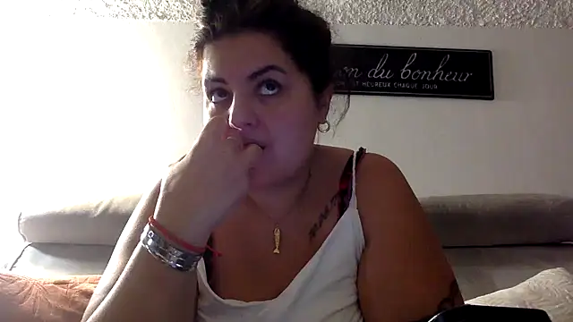 Velvetshadow_48 webcam