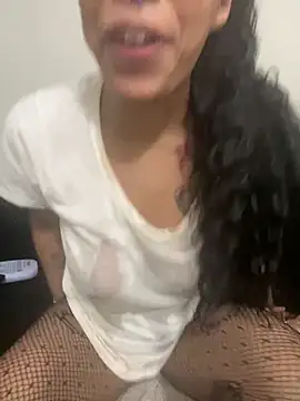 desirae_luciano (F milf) - Cut shirt off