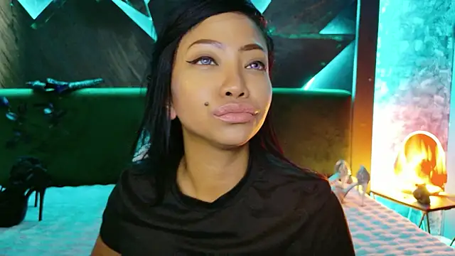 Watch ElyaQuinn live on EroticFlix - High definition streams