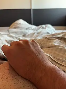 tim67_12 (M twink) - auf schwanz spucken