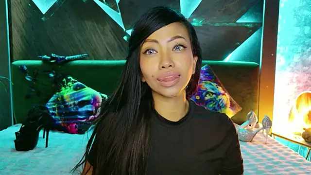 Watch ElyaQuinn live on EroticFlix - High definition streams