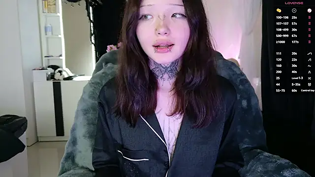 cam chatting Lein Bone
