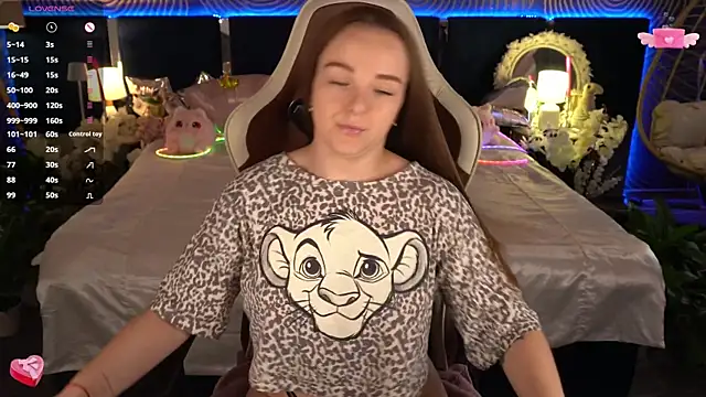 Watch FoxyShy live on EroticFlix - High definition streams