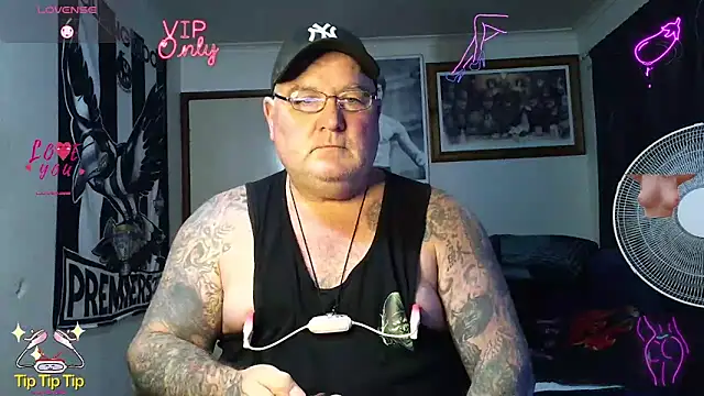 KINKYBLUEYES69 webcam