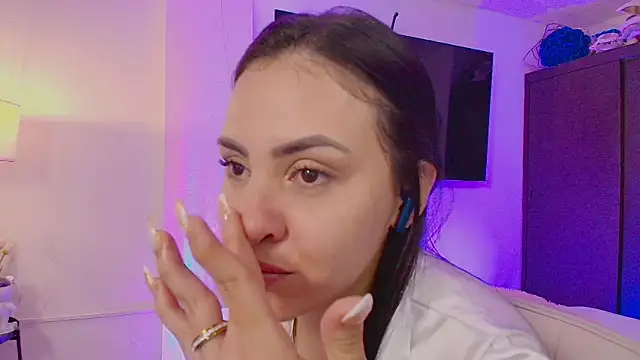 Maya_Bluee webcam