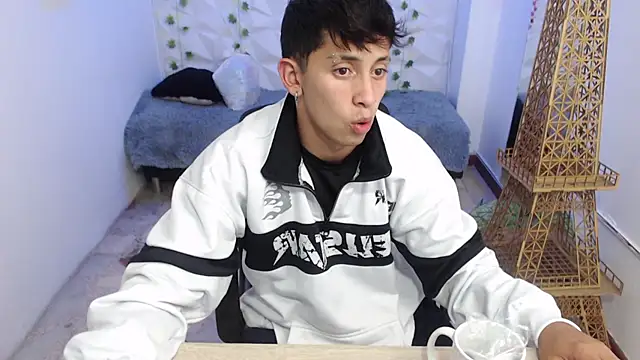 kei_23 (M twink) - masaje en la verga