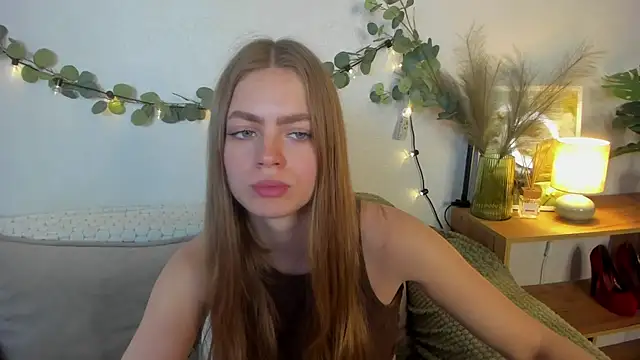 Watch HoneyEmilly live on EroticFlix - High definition streams