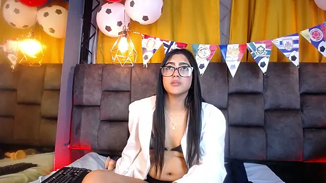 Watch Holly_Watson_ live on EroticFlix - High definition streams