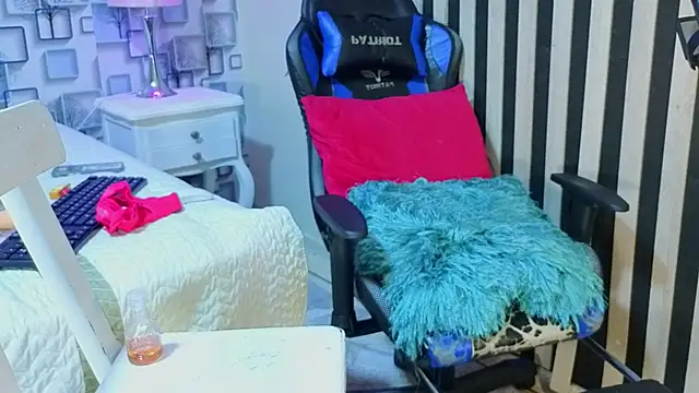 Julian_Blaze7 webcam