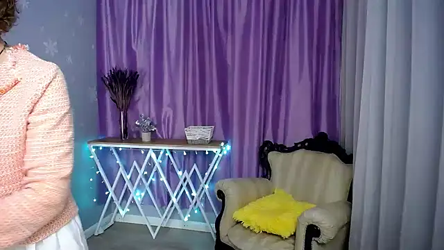 Watch queen_a_n_i live on EroticFlix - High definition streams