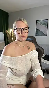Charming_Daphny webcam