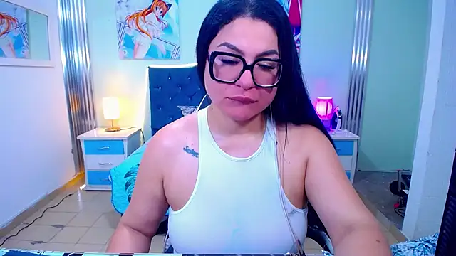 _curvy_latina live cam on StripChat