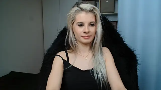 KristineGlow webcam
