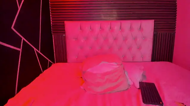 Watch EmilyMora1_ live on EroticFlix - High definition streams