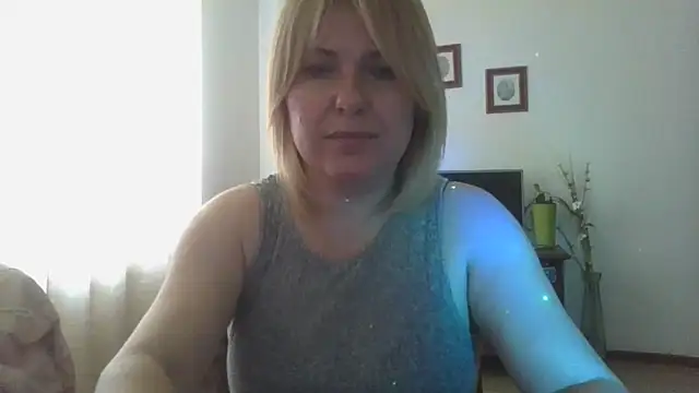 ElenaLove888 webcam