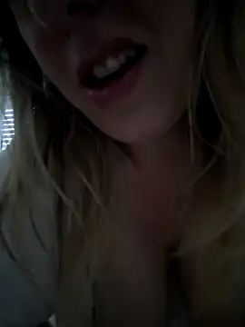 BondageGirl35 webcam