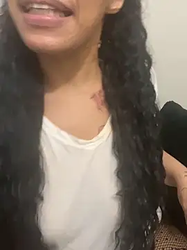 desirae_luciano (F milf) - Cut shirt off