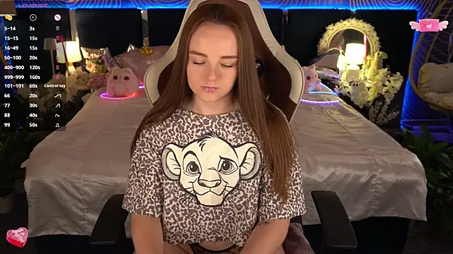 Watch FoxyShy live on EroticFlix - High definition streams