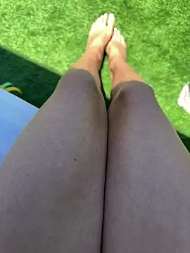 Watch FeetVibe live on EroticFlix - High definition streams