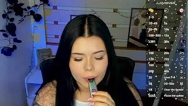 Mona_Esty webcam