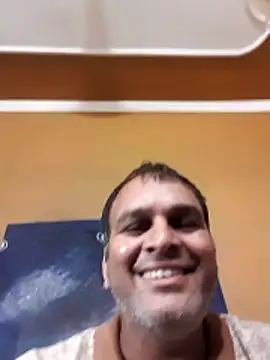 indiandesivillegeboy webcam