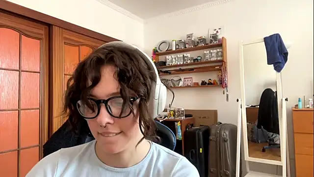 PillowPeachX webcam