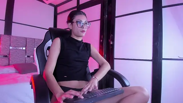 Watch DemiPrince_ live on EroticFlix - High definition streams