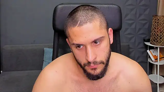 TroyWadee live cam on StripChat