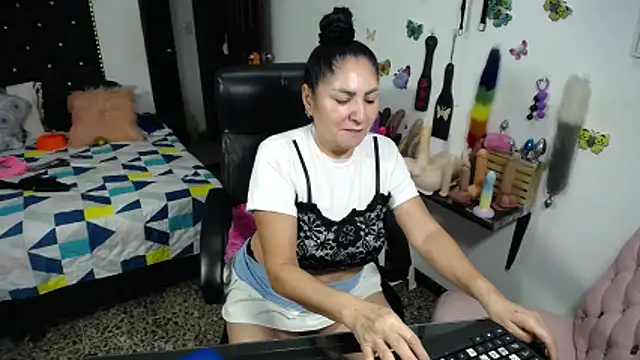 Watch mature_bigboobs10 live on EroticFlix - High definition streams