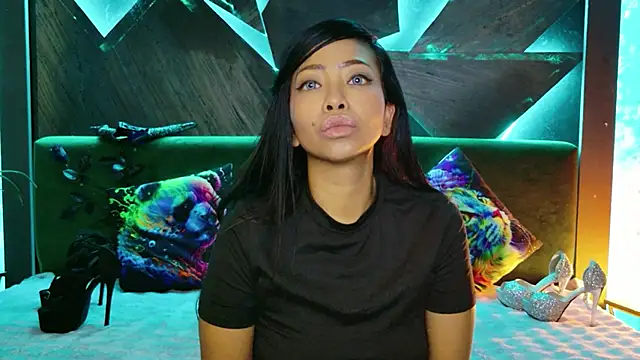 Watch ElyaQuinn live on EroticFlix - High definition streams
