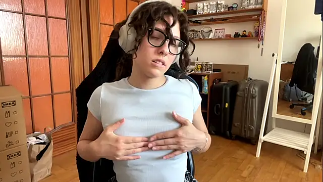 PillowPeachX live cam on StripChat
