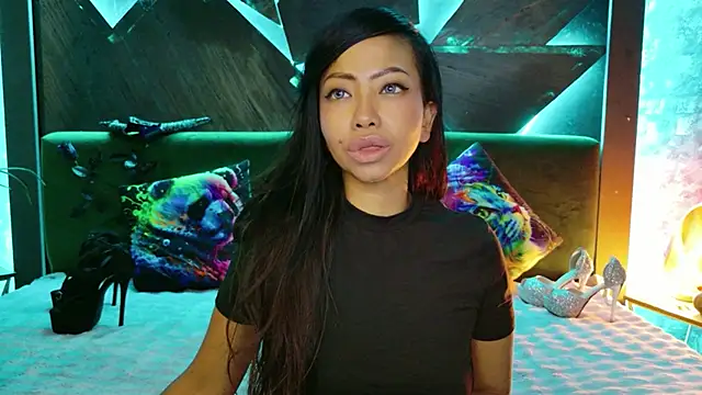 Watch ElyaQuinn live on EroticFlix - High definition streams