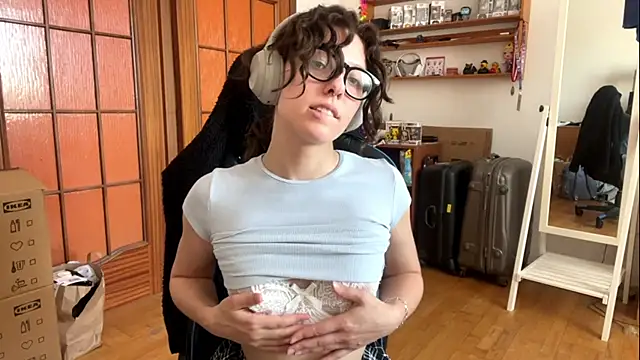 PillowPeachX webcam