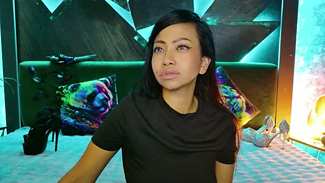 Watch ElyaQuinn live on EroticFlix - High definition streams