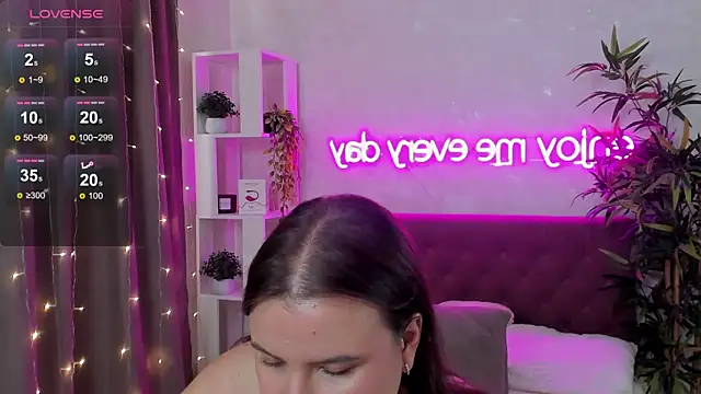 FeralPeach webcam