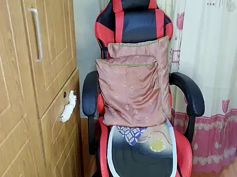 Naughtygiean webcam